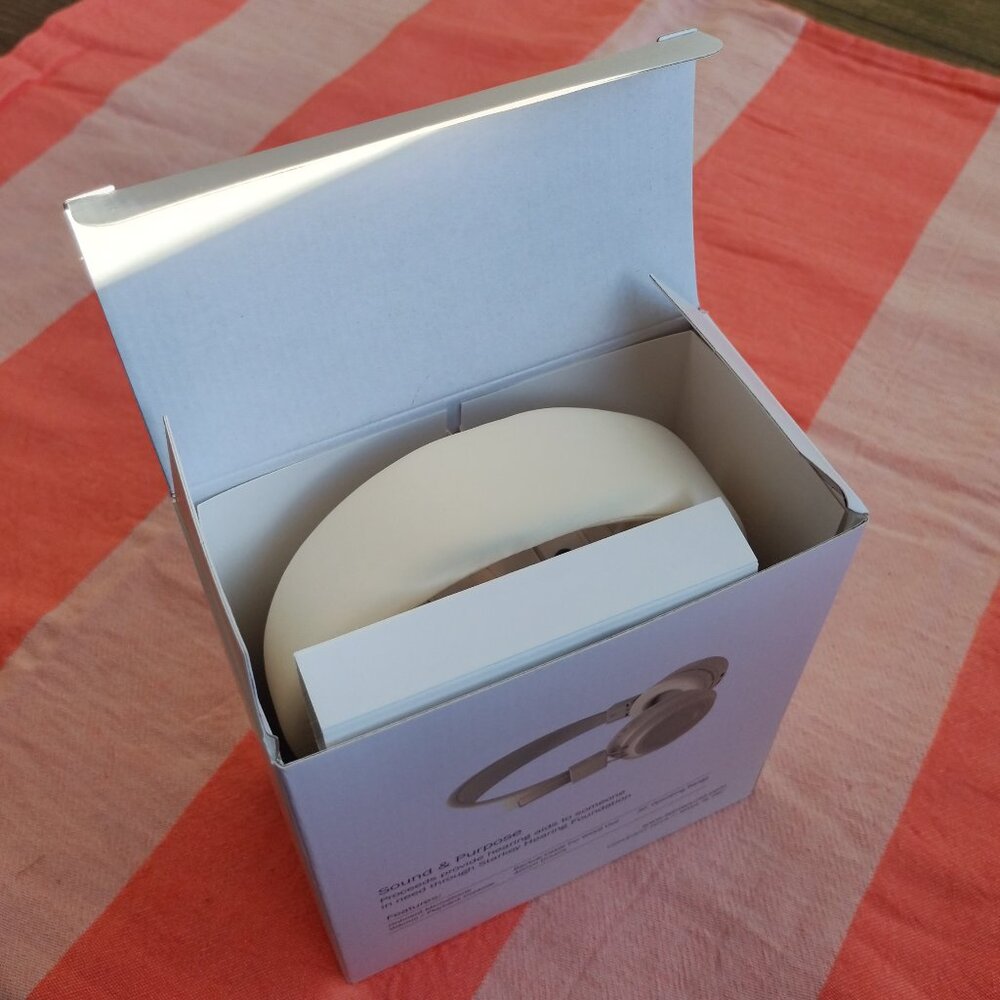 NWT LSTN Sound Co: Bardot Wireless Head Phones from Summer 2024 Jilly Box - Picture 12 of 13